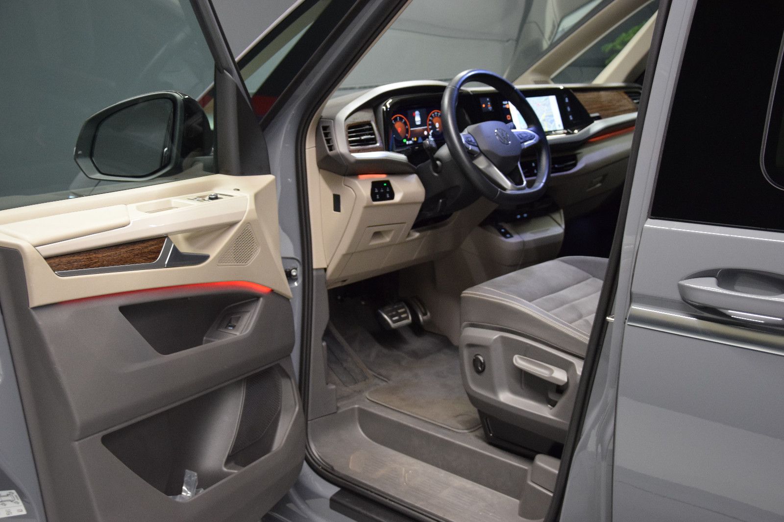 Fahrzeugabbildung Volkswagen T7 Multivan Style Easy Open ACC AHK Kamera 7-Stz