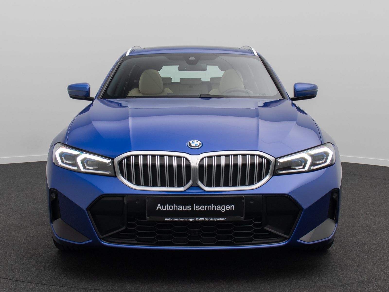Fahrzeugabbildung BMW 330e xD  M Sport Panorama Kamera HUD DAB HiFi