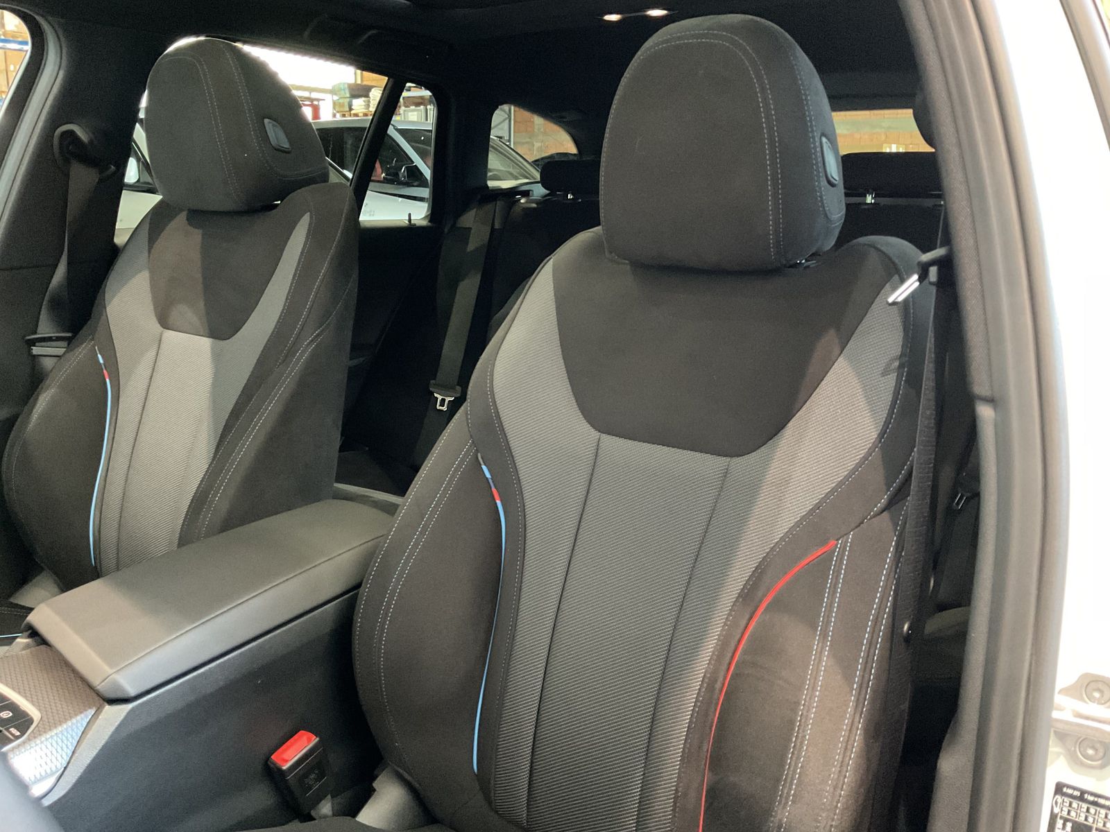 Fahrzeugabbildung BMW 330d xDrive Touring M Sportpaket