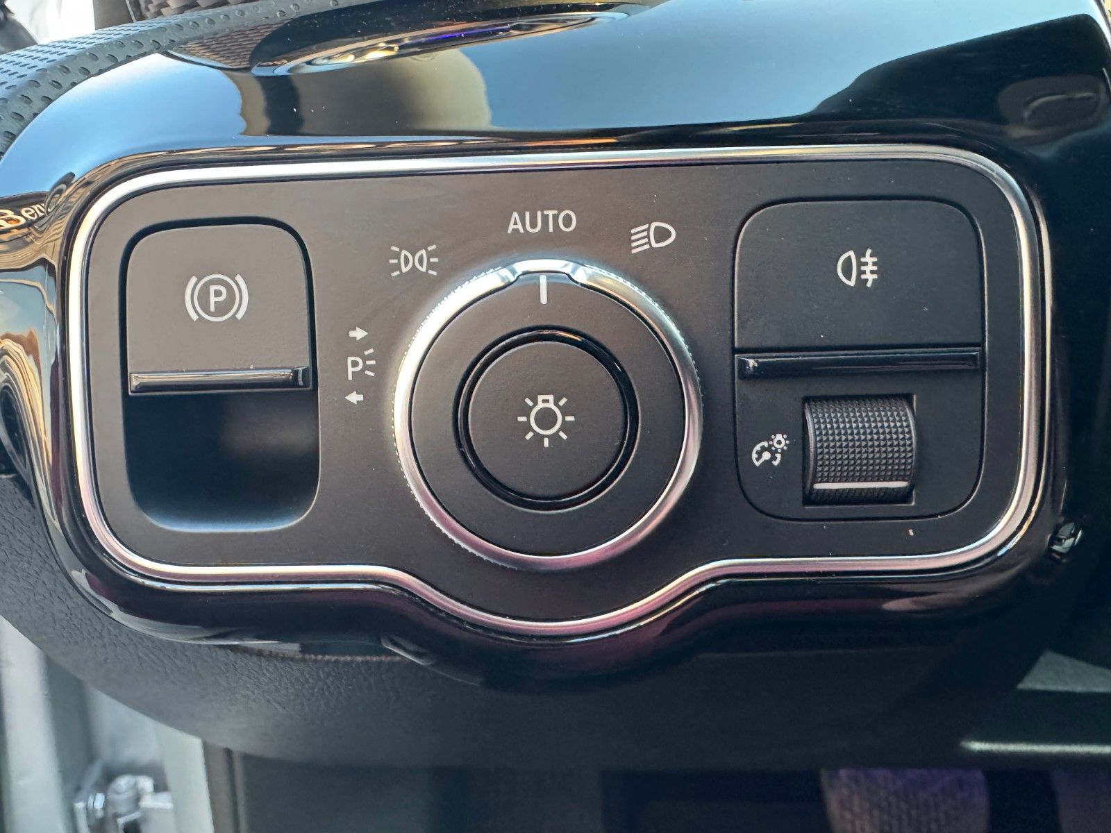 Fahrzeugabbildung Mercedes-Benz A 180 Progressive+LED+Ambiente+RFK+TotW