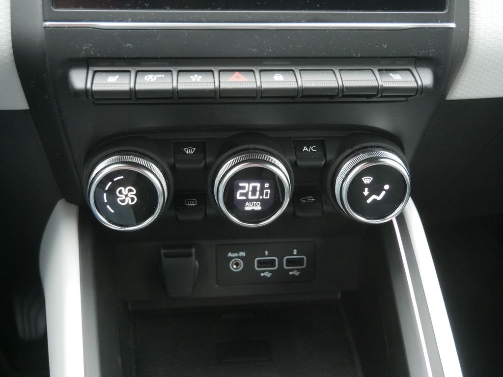 Fahrzeugabbildung Renault Clio Techno TCe 140 PDC SHZ KAMERA NAVI LED