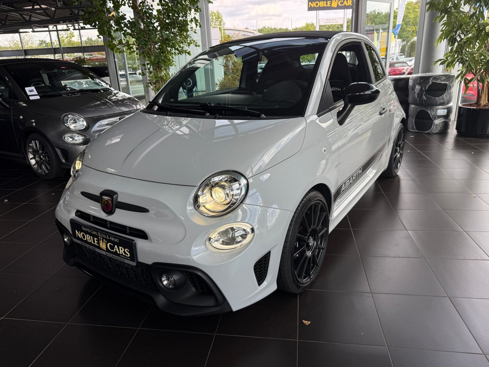 Fahrzeugabbildung Abarth 595C Cabrio Competizione KLIMA NAV PDC Beats