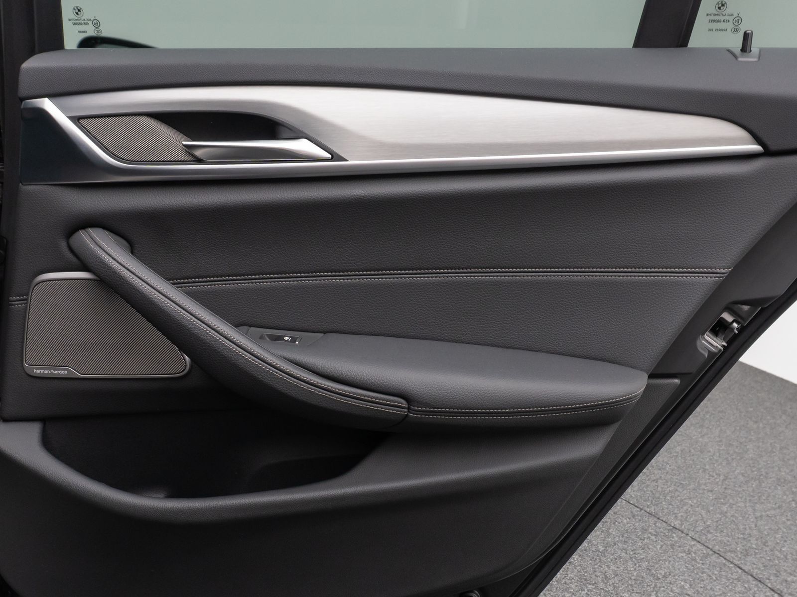 Fahrzeugabbildung BMW 520d xD Kamera HUD DAB H/K Fernlichtassist Alarm