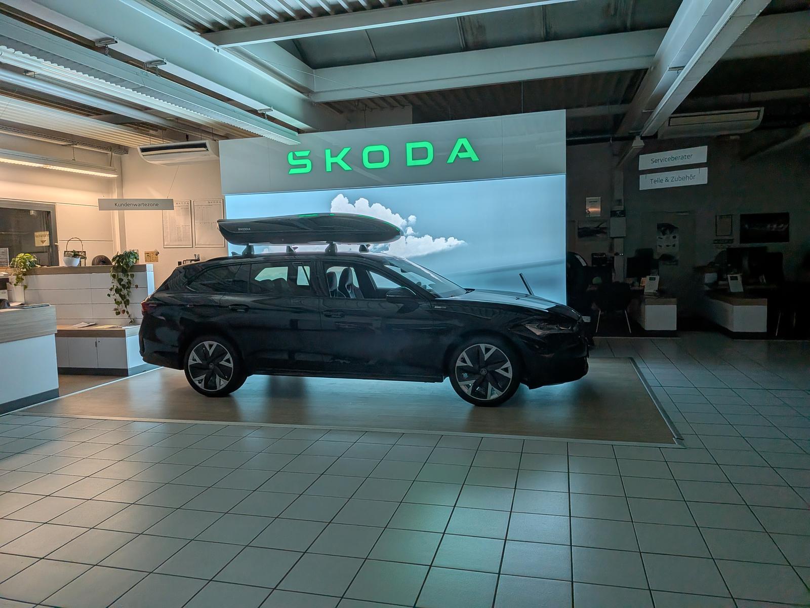 showroom-image-top