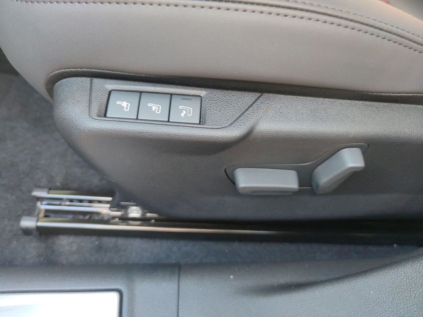 Fahrzeugabbildung Alfa Romeo Junior Elettrica SPECIALE 115kW - Technologie