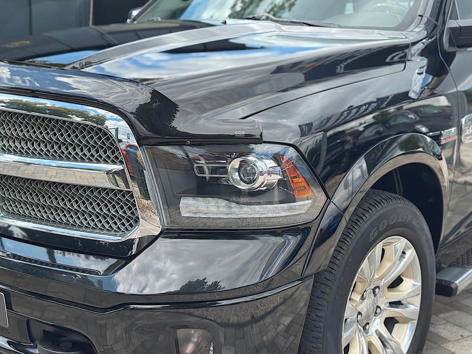 Fahrzeugabbildung Dodge RAM 5.7 V8 HEMI LARAMIE LONGHORN RAM BOX  LPG