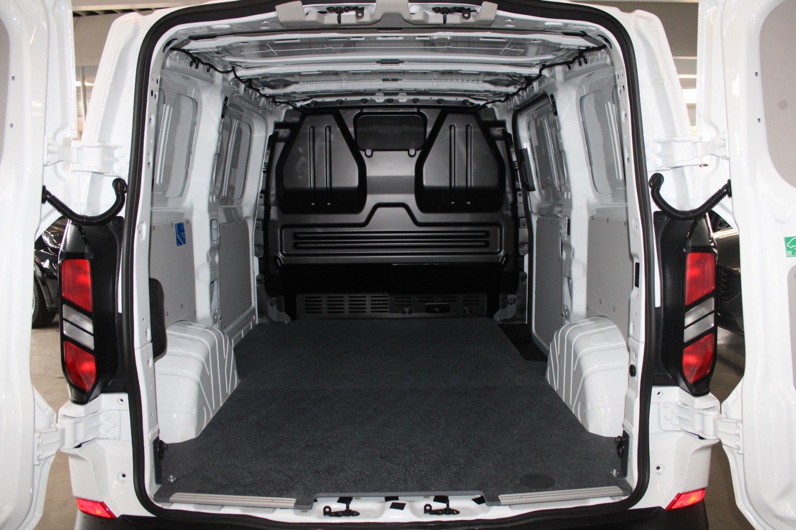 Fahrzeugabbildung Ford Transit Custom TREND PHEV L1 LED NAVI Technolog