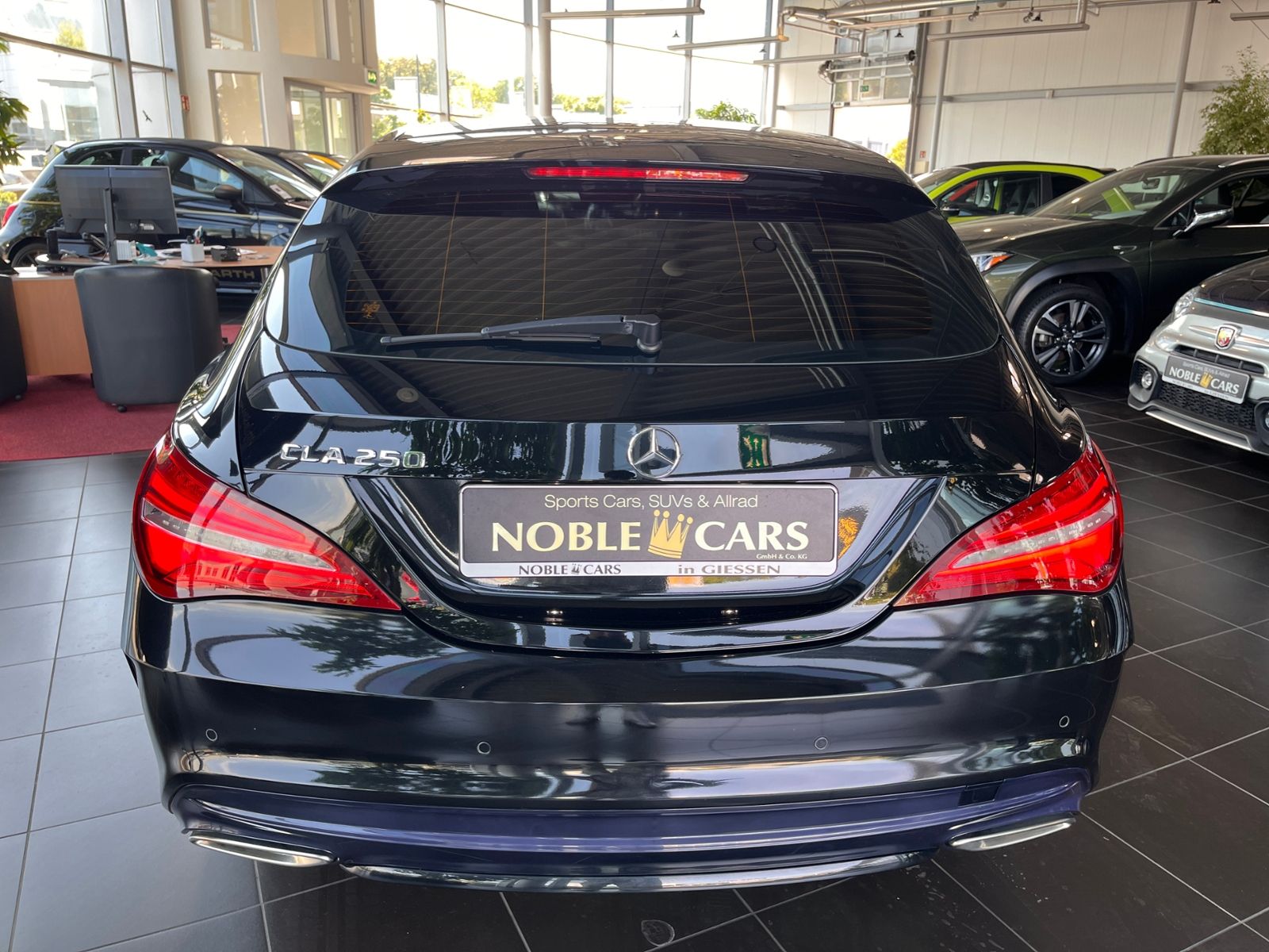 Fahrzeugabbildung Mercedes-Benz CLA 250 Shooting Brake AMG Line ACC LED