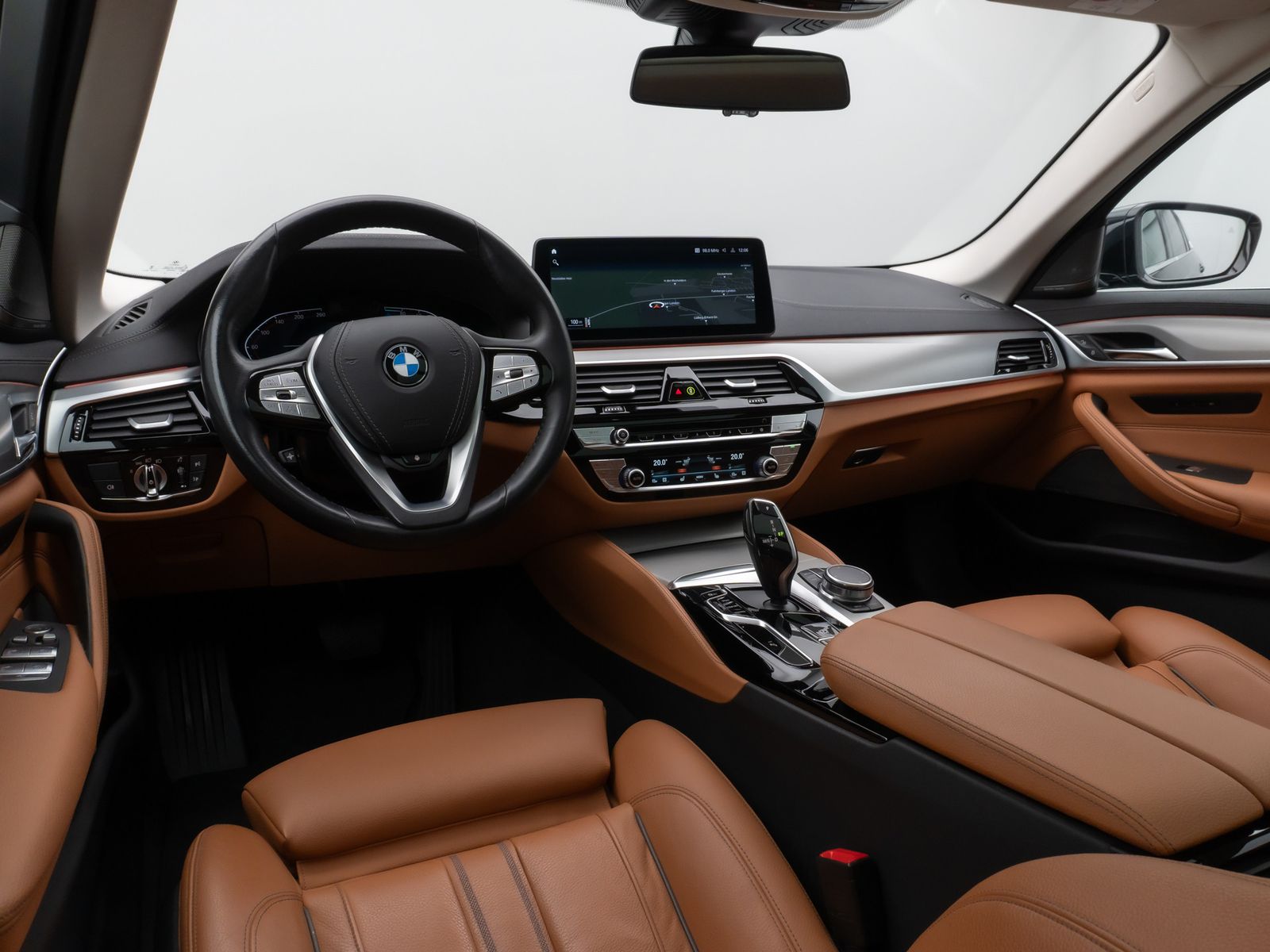 Fahrzeugabbildung BMW 520d xD LuxuryLine Panorama Laser TV HUD DAB H/K