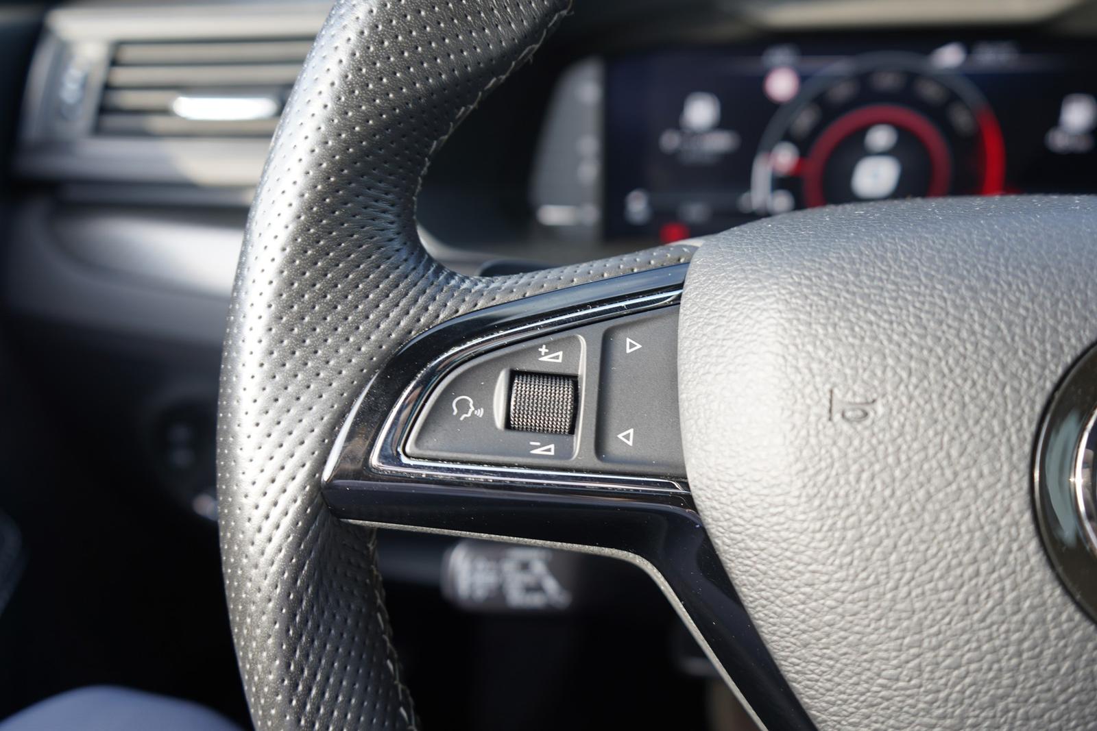 Skoda Superb Combi 2.0TSI Sportline DSG LED Panorama
