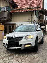 Skoda Yeti 2.0 TDI 140 PS Allrad 1. Hand - Skoda Yeti Gebrauchtwagen in München