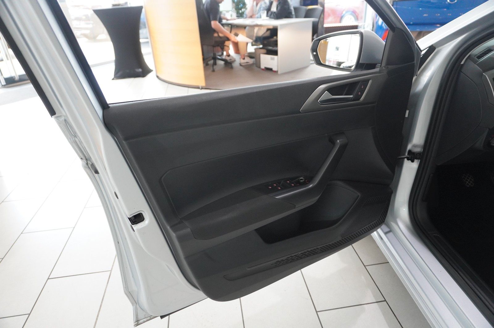 Fahrzeugabbildung Volkswagen Polo VI 1.0 TSI COMFORTLINE LED/KLIMA/SHZ/USB