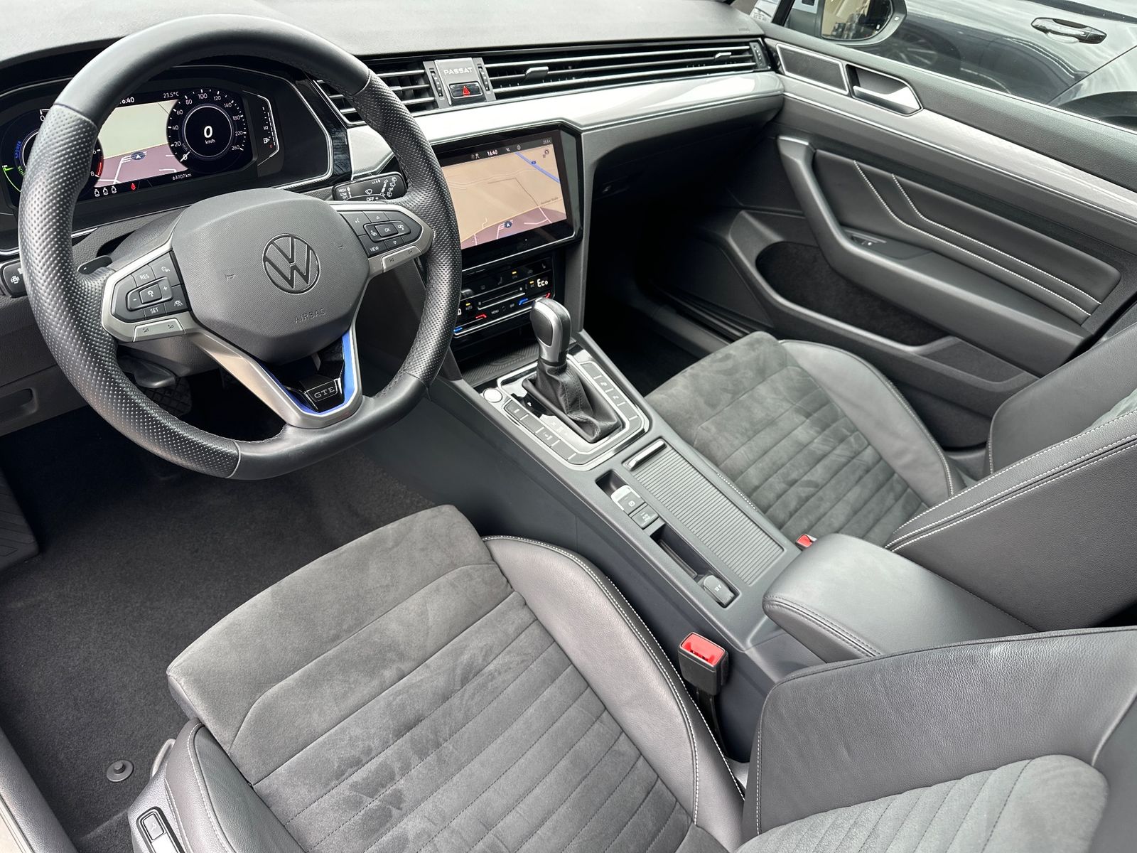 Fahrzeugabbildung Volkswagen Passat Variant GTE NAV+IQ-LIGHT+ACC+KAMERA+AHK