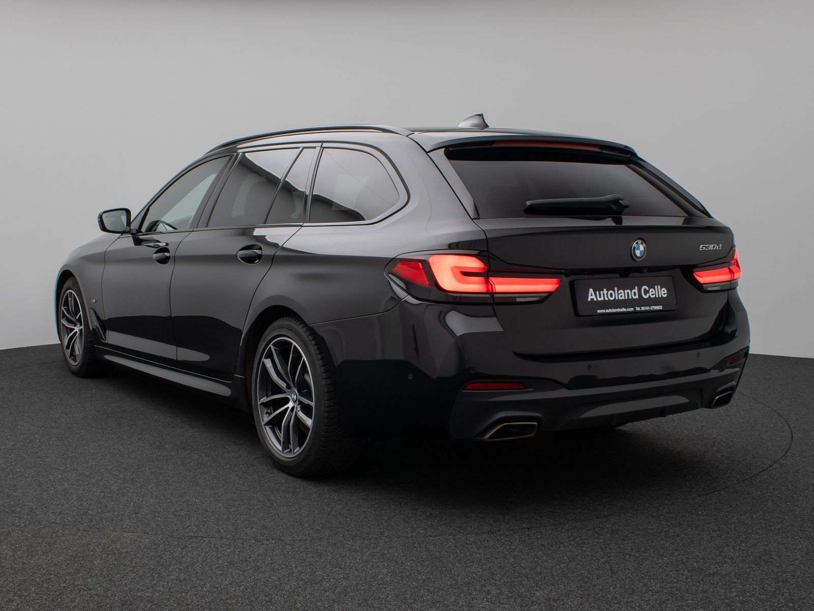 Fahrzeugabbildung BMW 530d  M Sport Panorama Kamera Laser HUD DAB HiFi