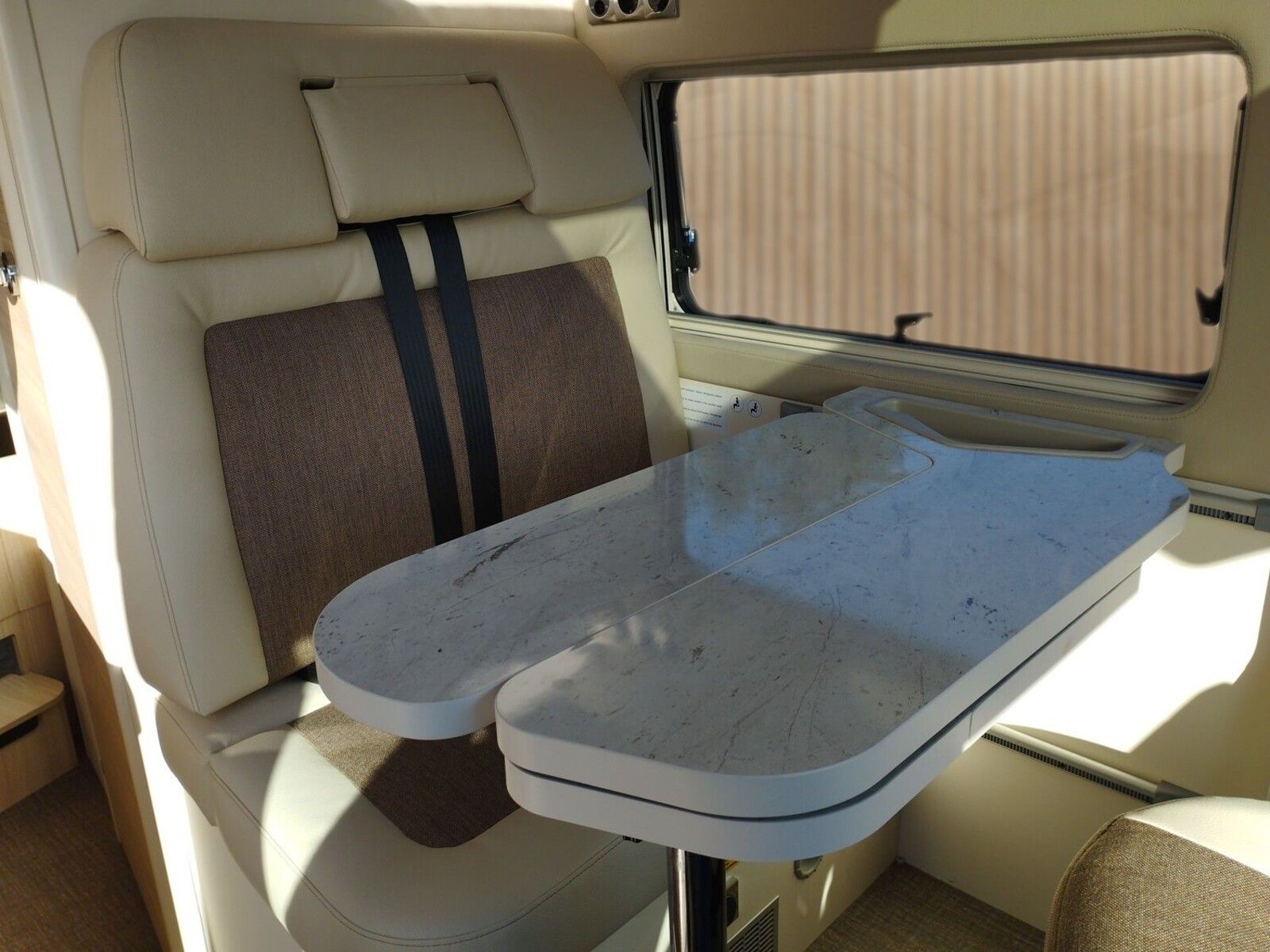Fahrzeugabbildung Eura Mobil Van V 635 HB RFK, Captain-Chair-Sitze, Skyroof