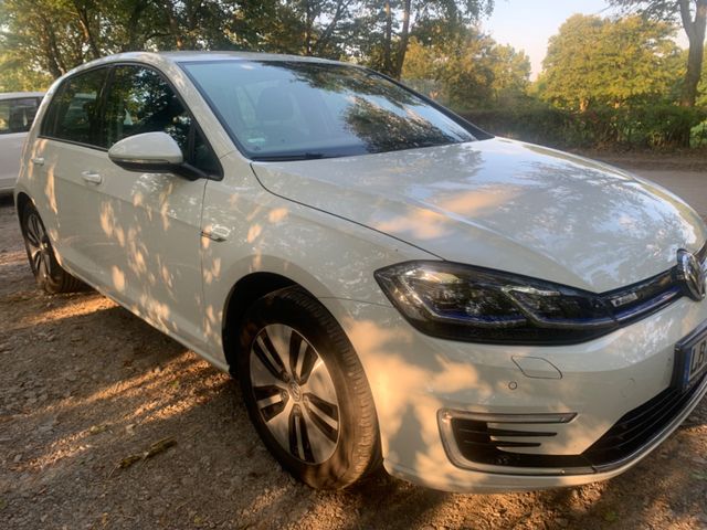 Volkswagen Golf e-Golf 136PS Wärmepumpe/CCS/ACC/Sitzhzg.