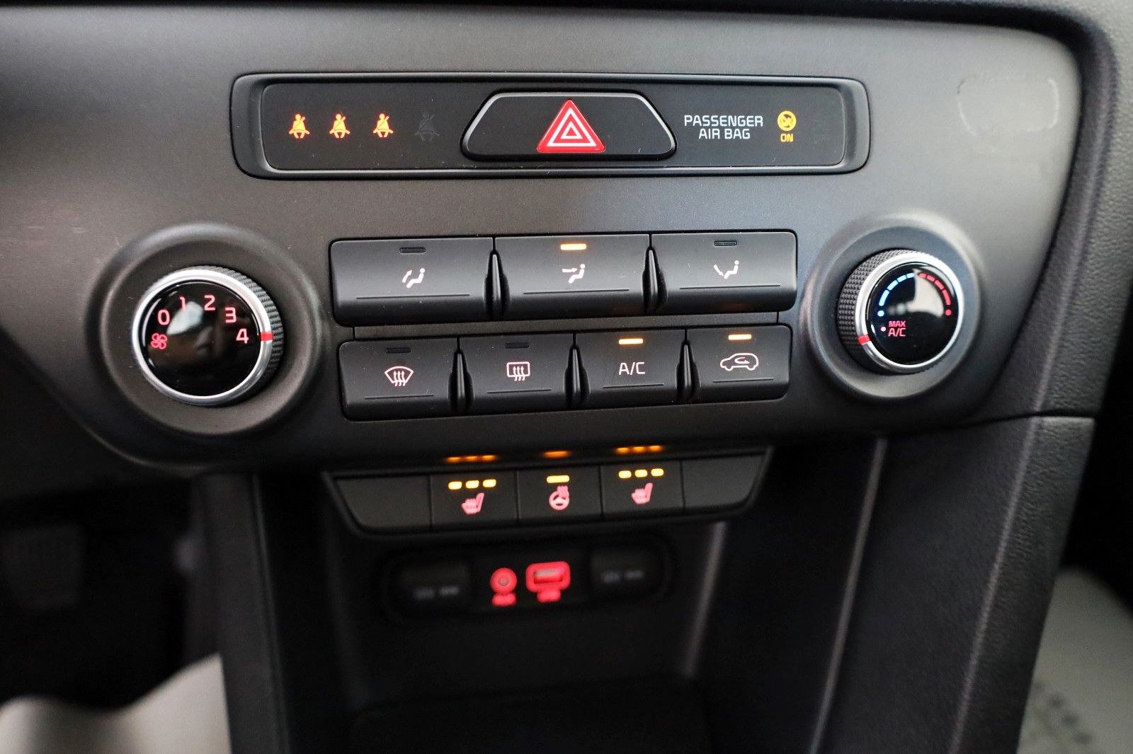 Fahrzeugabbildung Kia Sportage Edition 7 2WD SH,PDC,8 fach bereift