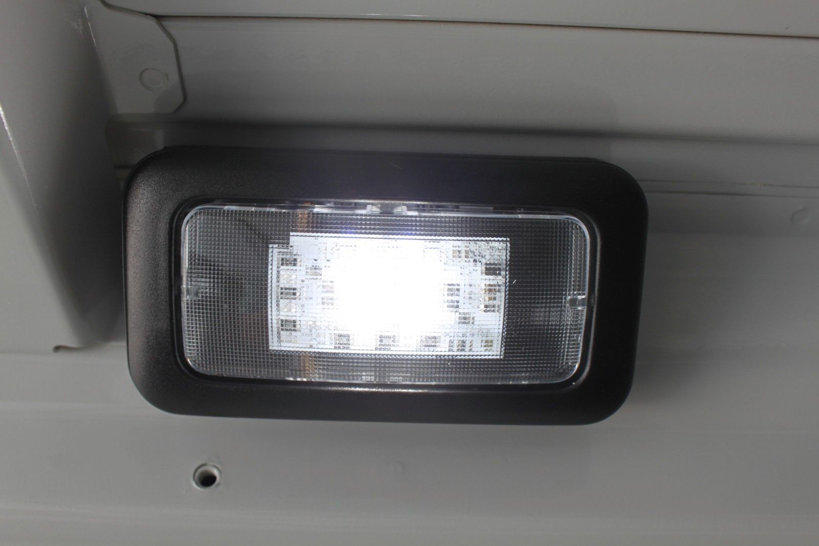 Fahrzeugabbildung Iveco Daily 3,0 Autom. Airline/Boden/Verkleidung