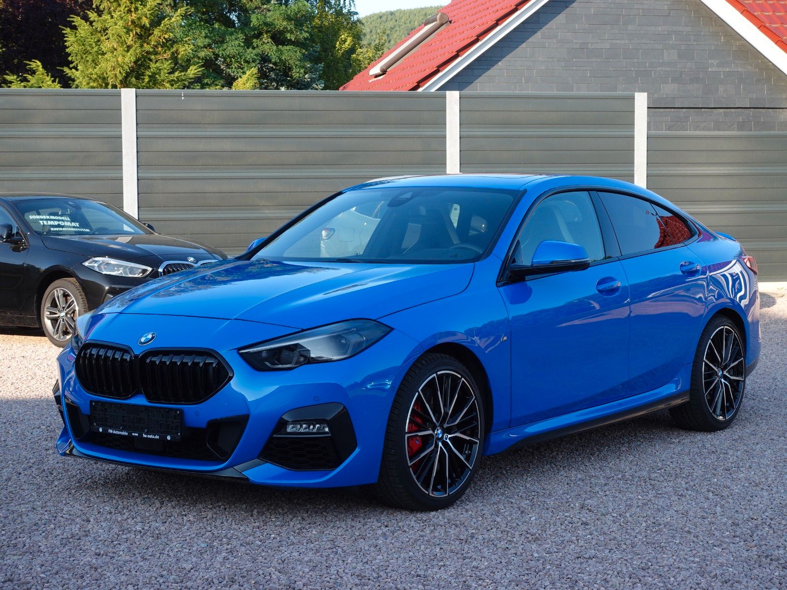 Fahrzeugabbildung BMW 220i Gran Coupé M Sport LED/HUD/Pano/HarmanKard.