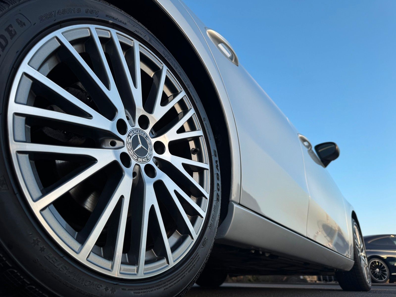 Fahrzeugabbildung Mercedes-Benz A 180 Progressive+LED+Ambiente+RFK+TotW