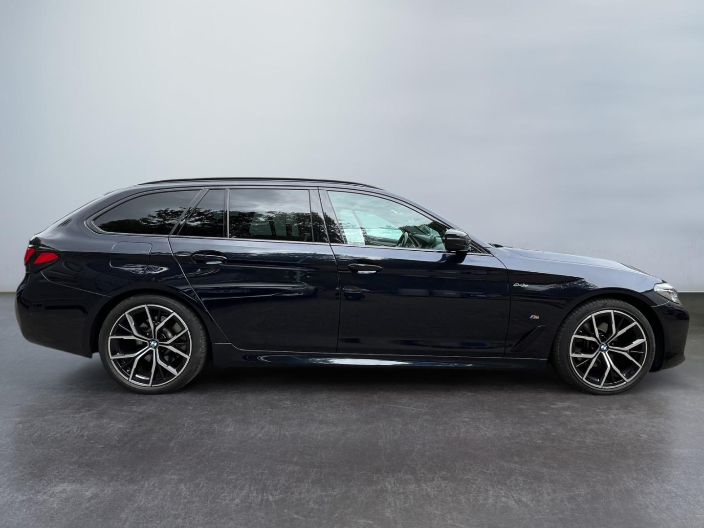 BMW 520 d xDrive Touring M Sport *LED*HiFi*Leder*ACC