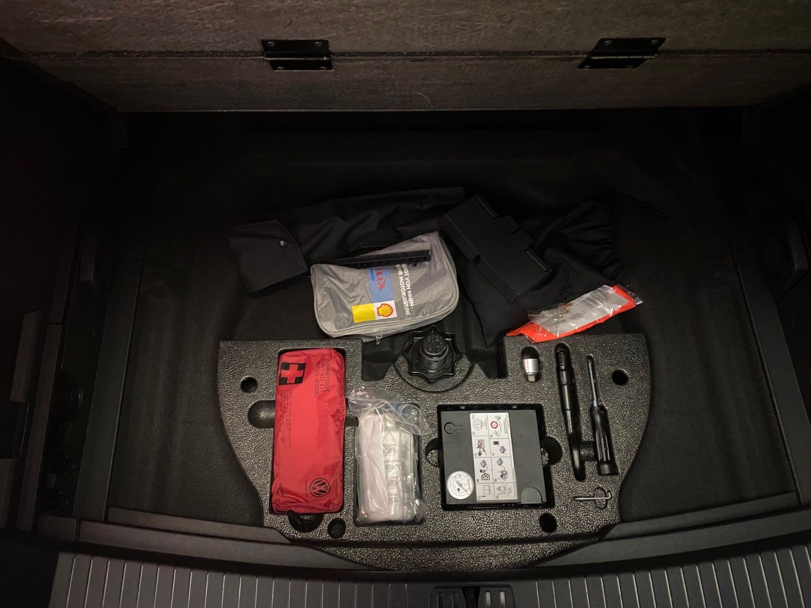 Fahrzeugabbildung Volkswagen Touran 1.5 TSI JOIN+NAVI+AHK schwenk+KAMERA+ACC+