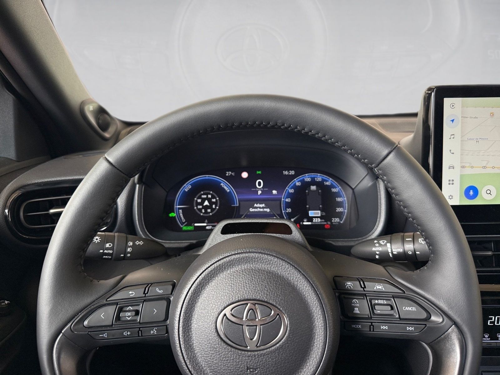 Fahrzeugabbildung Toyota Yaris Cross Lounge 1.5-l-Hybrid LED,Navi,elHeckk