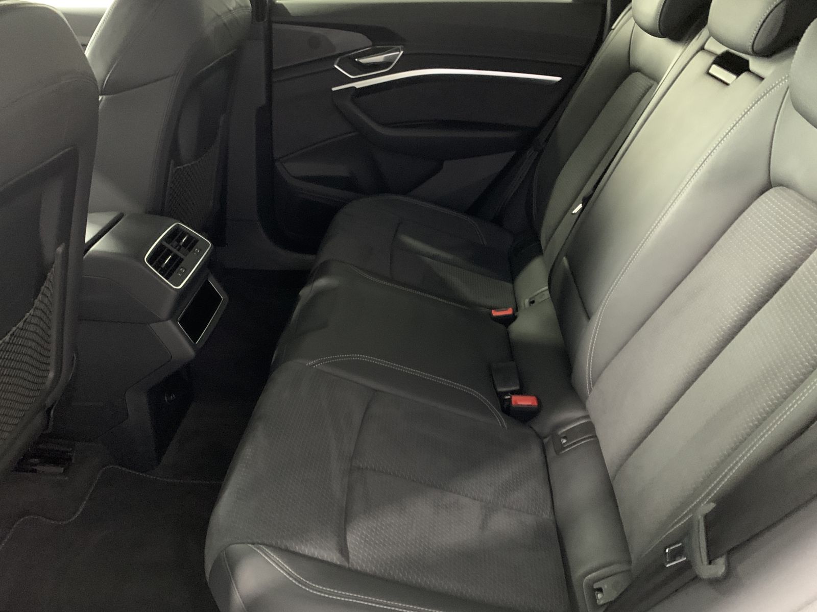 Fahrzeugabbildung Audi e-tron 55 Quattro*S-line*Leder*Matrix*HUD*AHK*