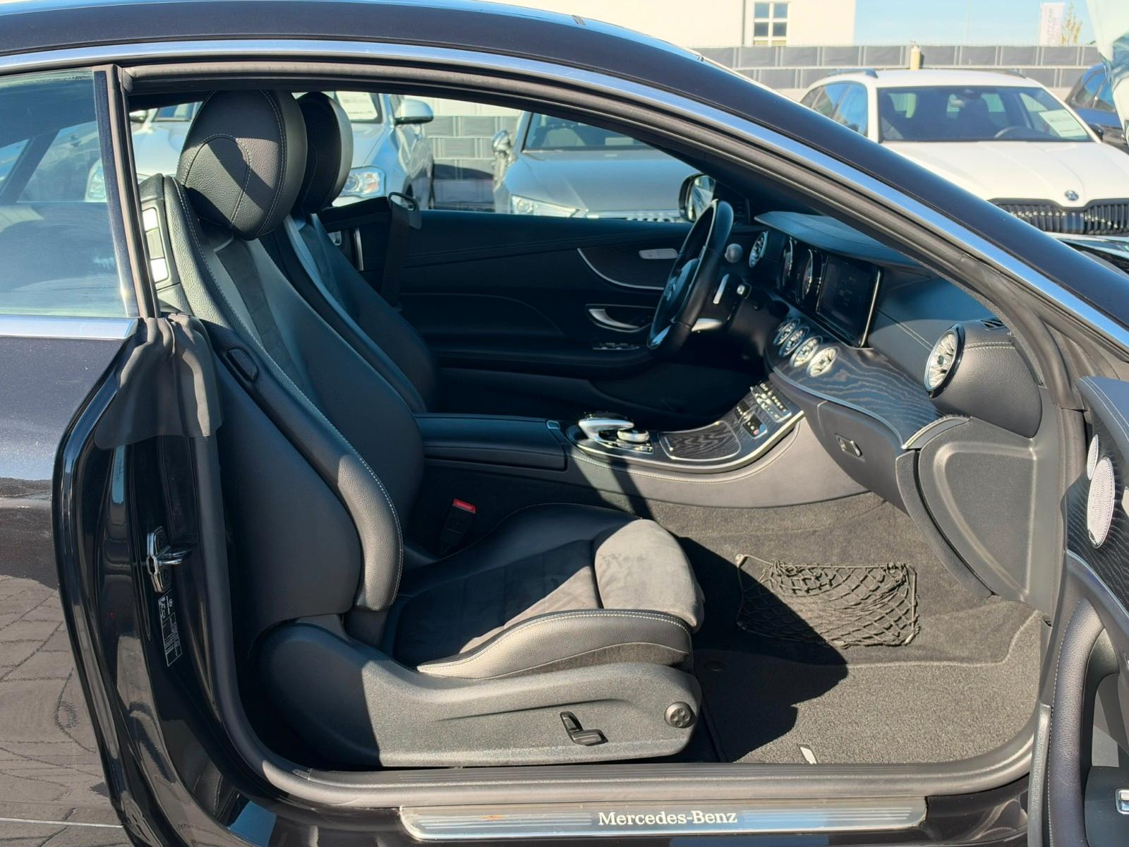 Mercedes-Benz E 200 Coupe 4Matic AMG*DISTR+*PANO*HUD*360°KAME