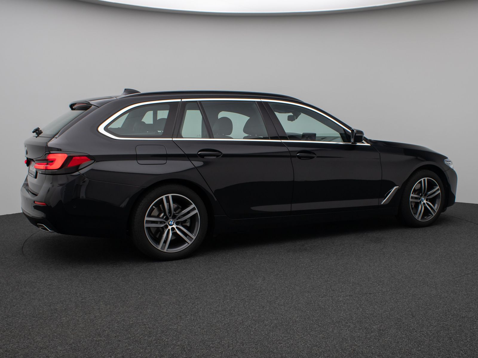 Fahrzeugabbildung BMW 530i xD Panorama Kamera Laser HUD HiFi Komfort
