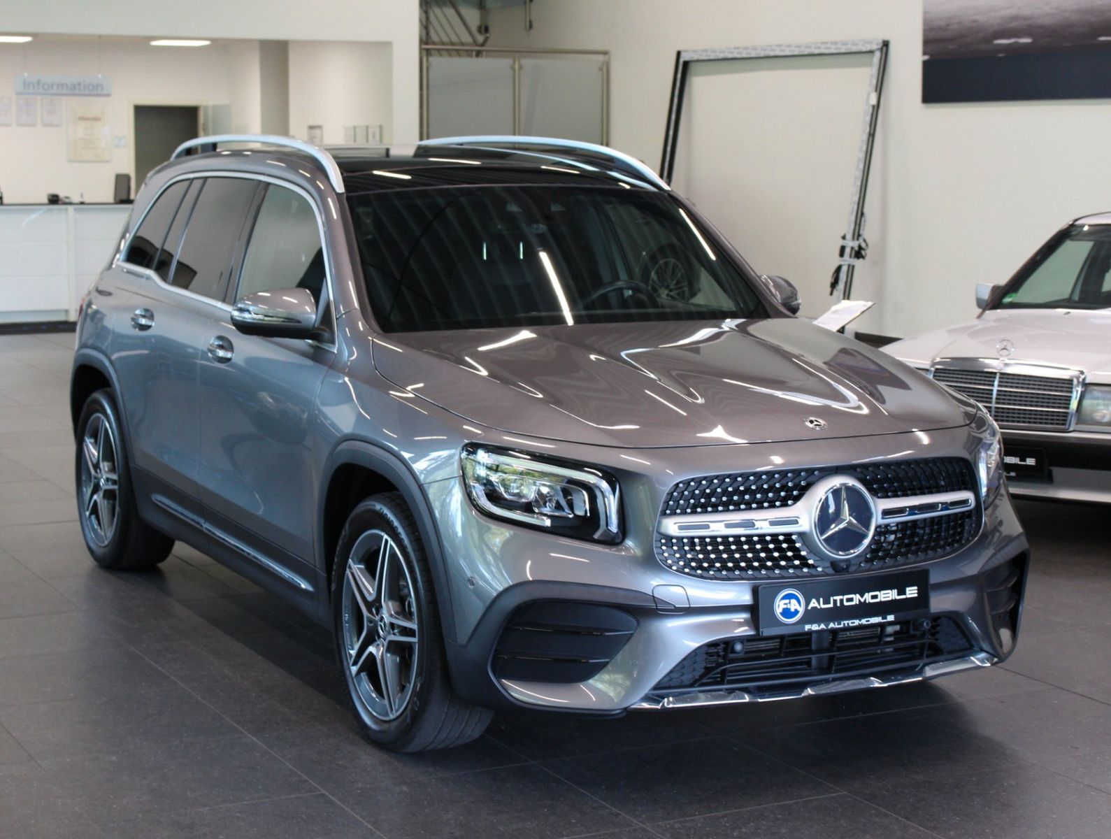 Fahrzeugabbildung Mercedes-Benz GLB 250 4Matic AMG Line Pano*Widescreen*Kamera