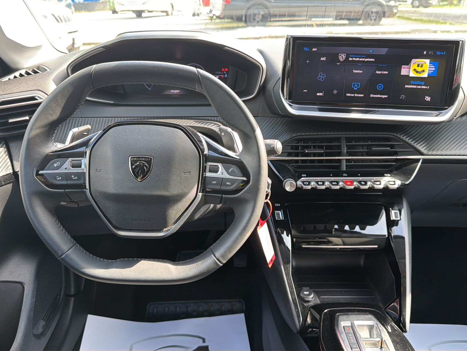 Fahrzeugabbildung Peugeot 208 Hybrid 110 Allure - Automatik