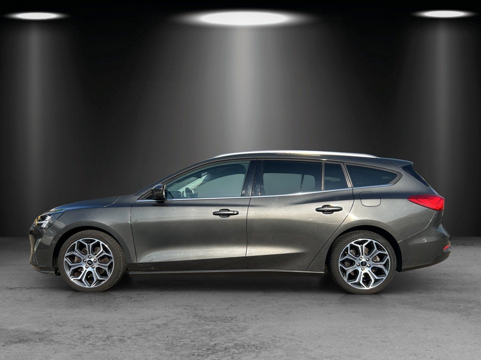 Fahrzeugabbildung Ford Focus 1.0 EcoBoost Titanium Kamera/Navi/LED