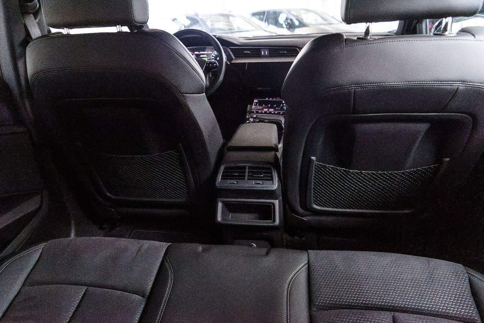 Fahrzeugabbildung Audi e-tron 55 quattro S line NAVI+LED+SZH