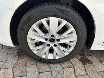 Fahrzeugabbildung Volkswagen Jetta VI 1.2 TFSI Life Navi