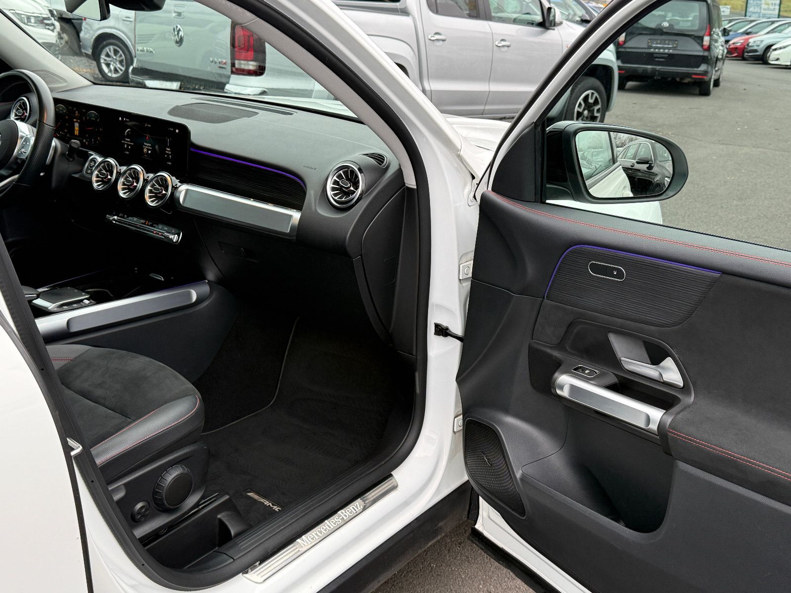 Fahrzeugabbildung Mercedes-Benz GLB 220d 4Matic AMG ACC AHK Kamera Ambiente Pano