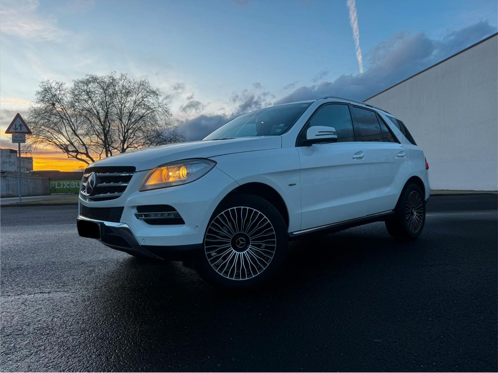 Mercedes-Benz ML250 CDI 4Matic (MaybachDesignFelgen)