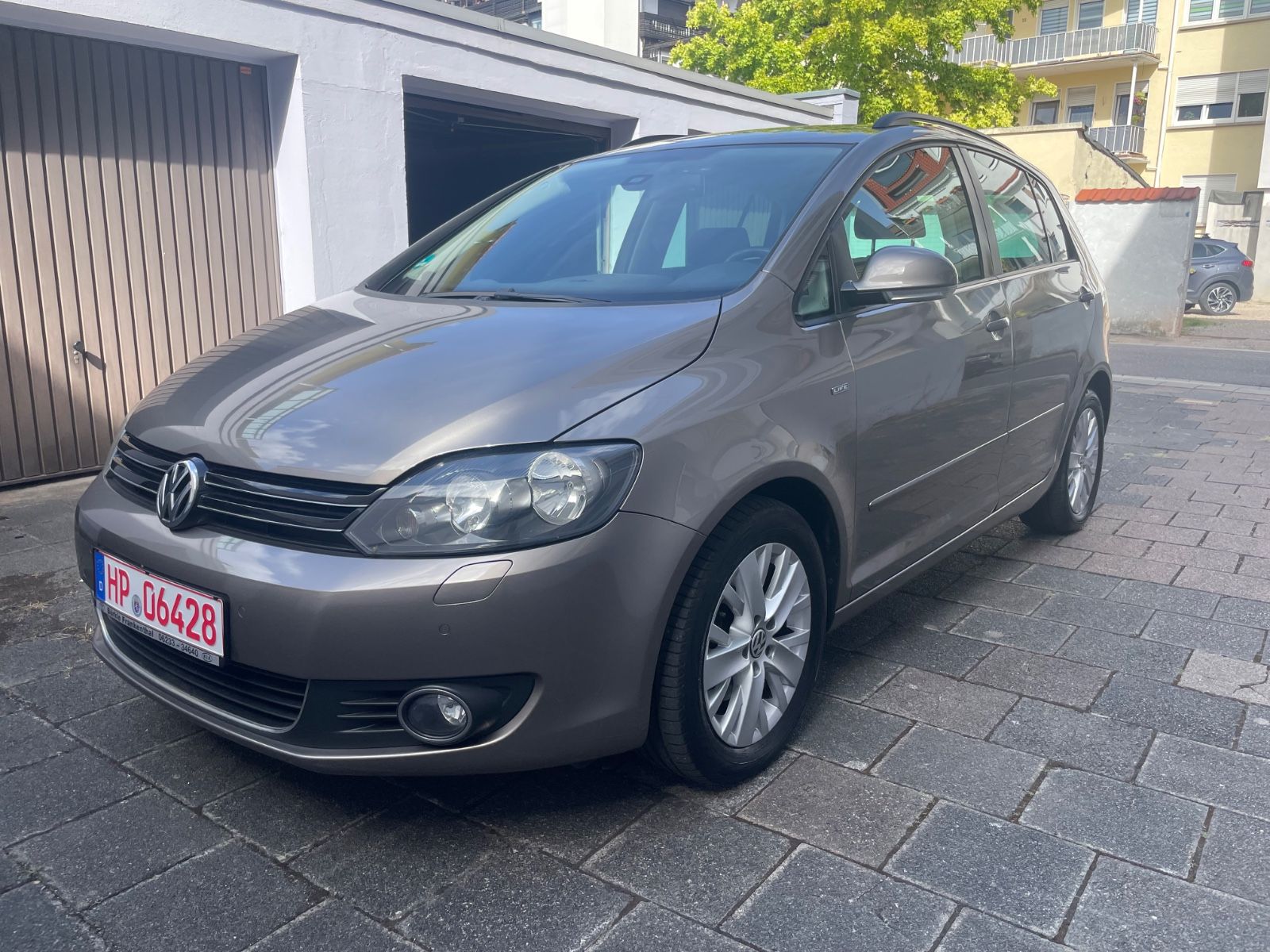 Volkswagen Golf - 1