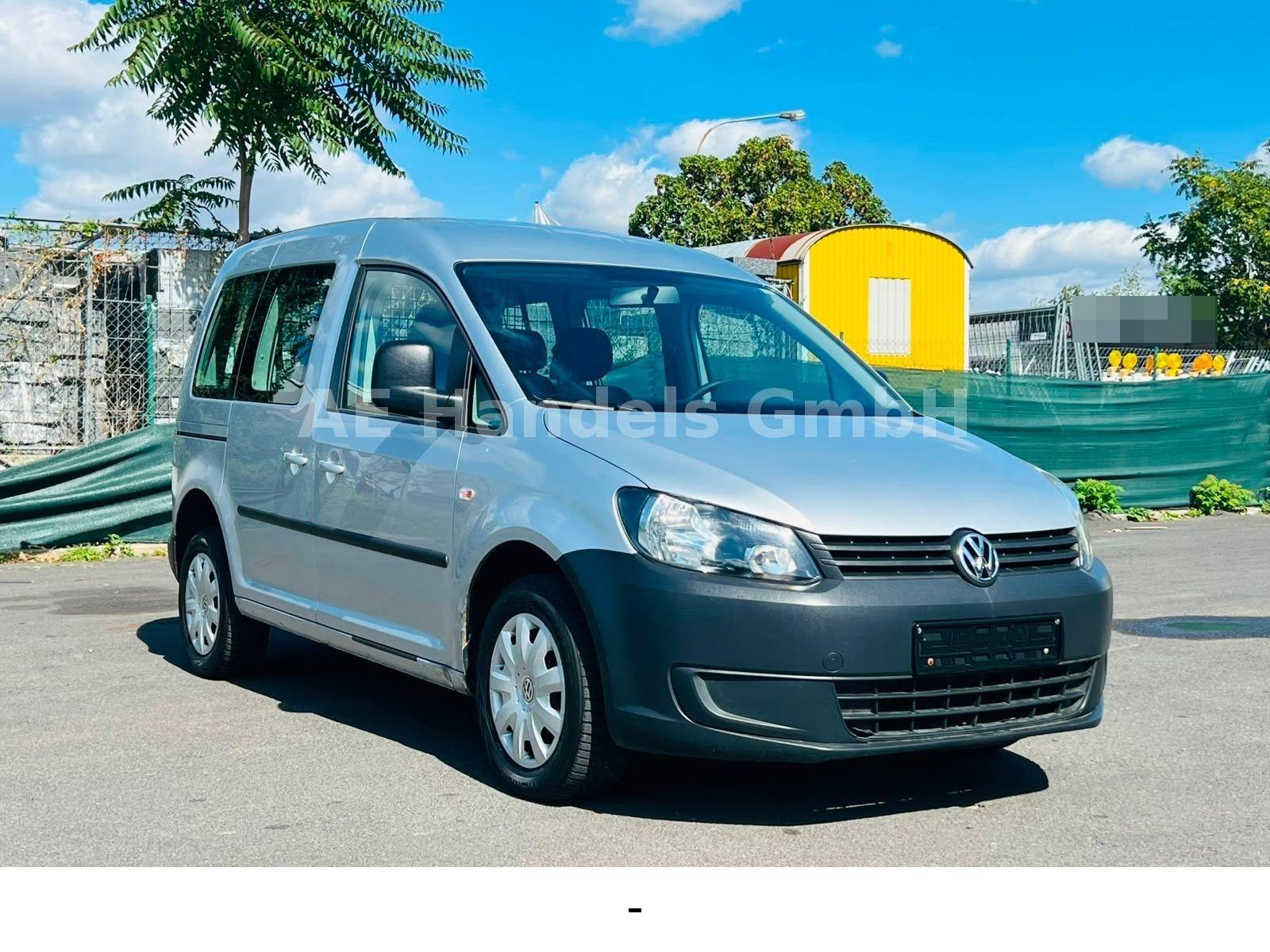 Volkswagen Caddy 2013 — rear view