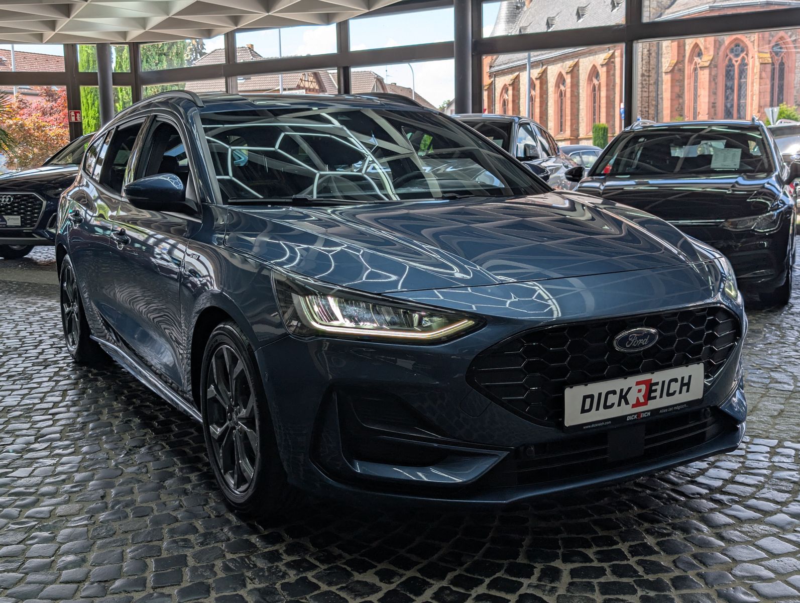 Fahrzeugabbildung Ford Focus 1.0 EB ST-Line ACC LED KAM WINTER Styling