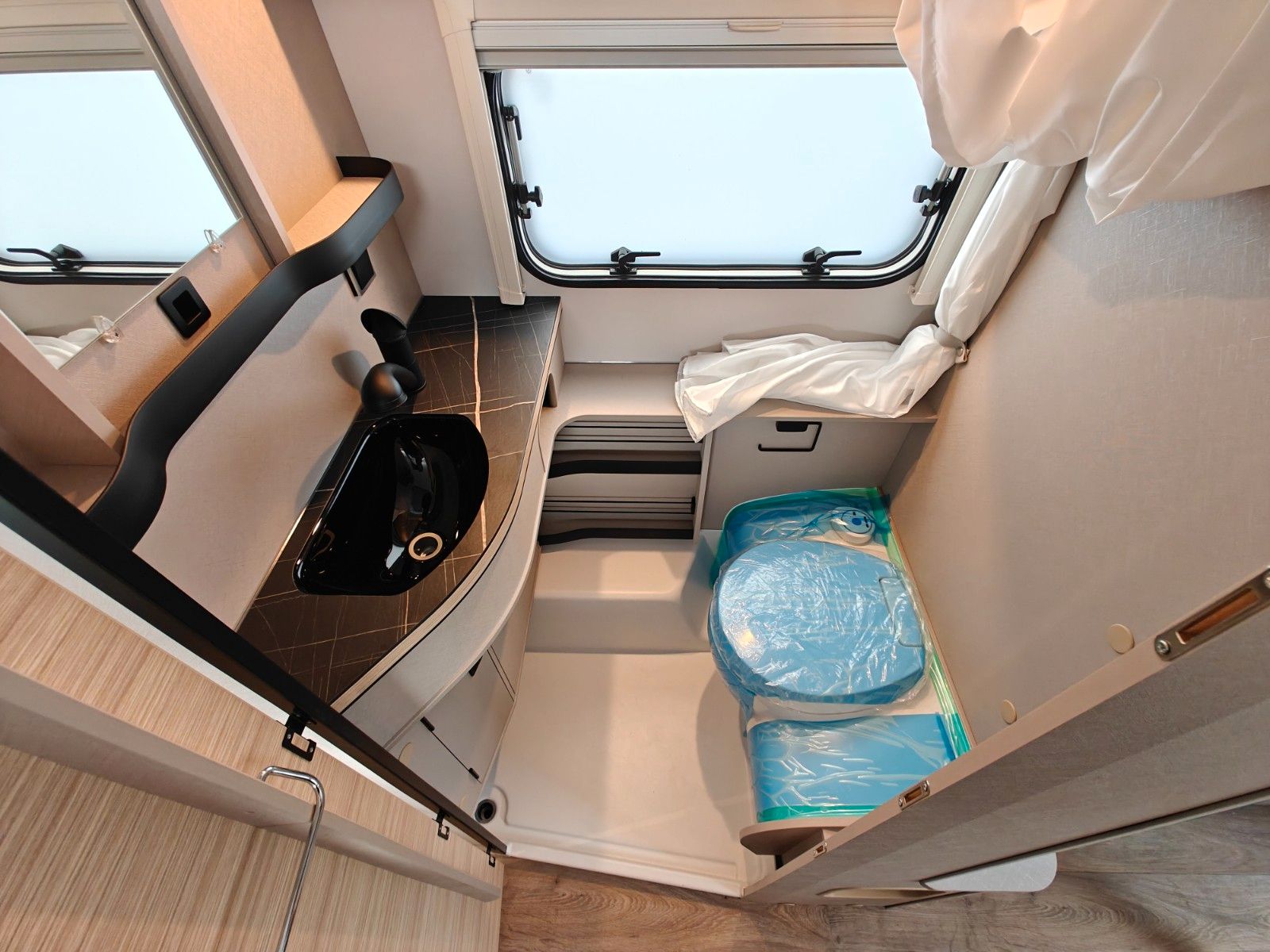 Fahrzeugabbildung HYMER / ERIBA / HYMERCAR Touring 642 Urban - JETZT 5.012€ SPAREN !