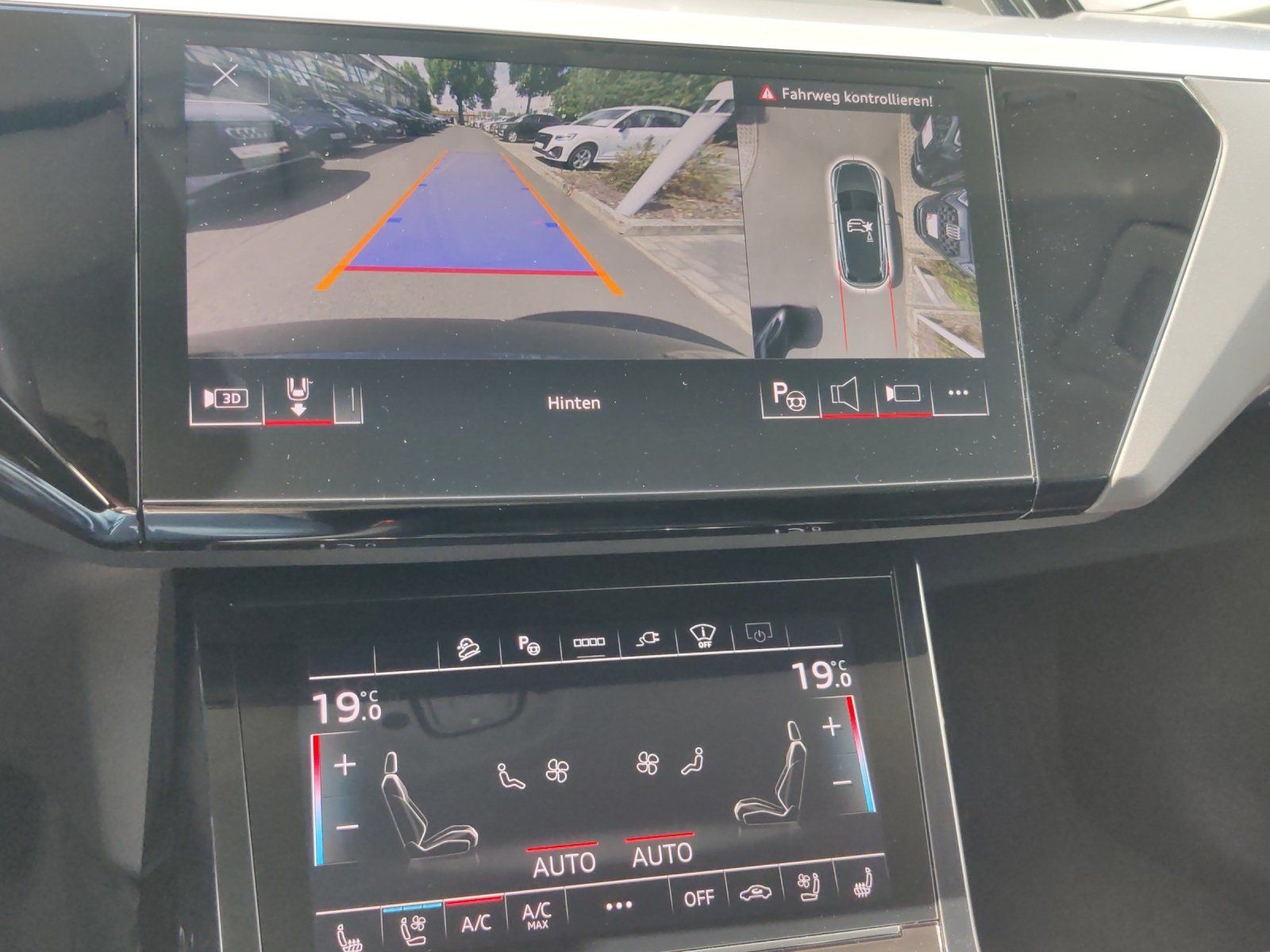 Fahrzeugabbildung Audi Q8 e-tron 55 quattro advanced 360,AHK,HUD,LED