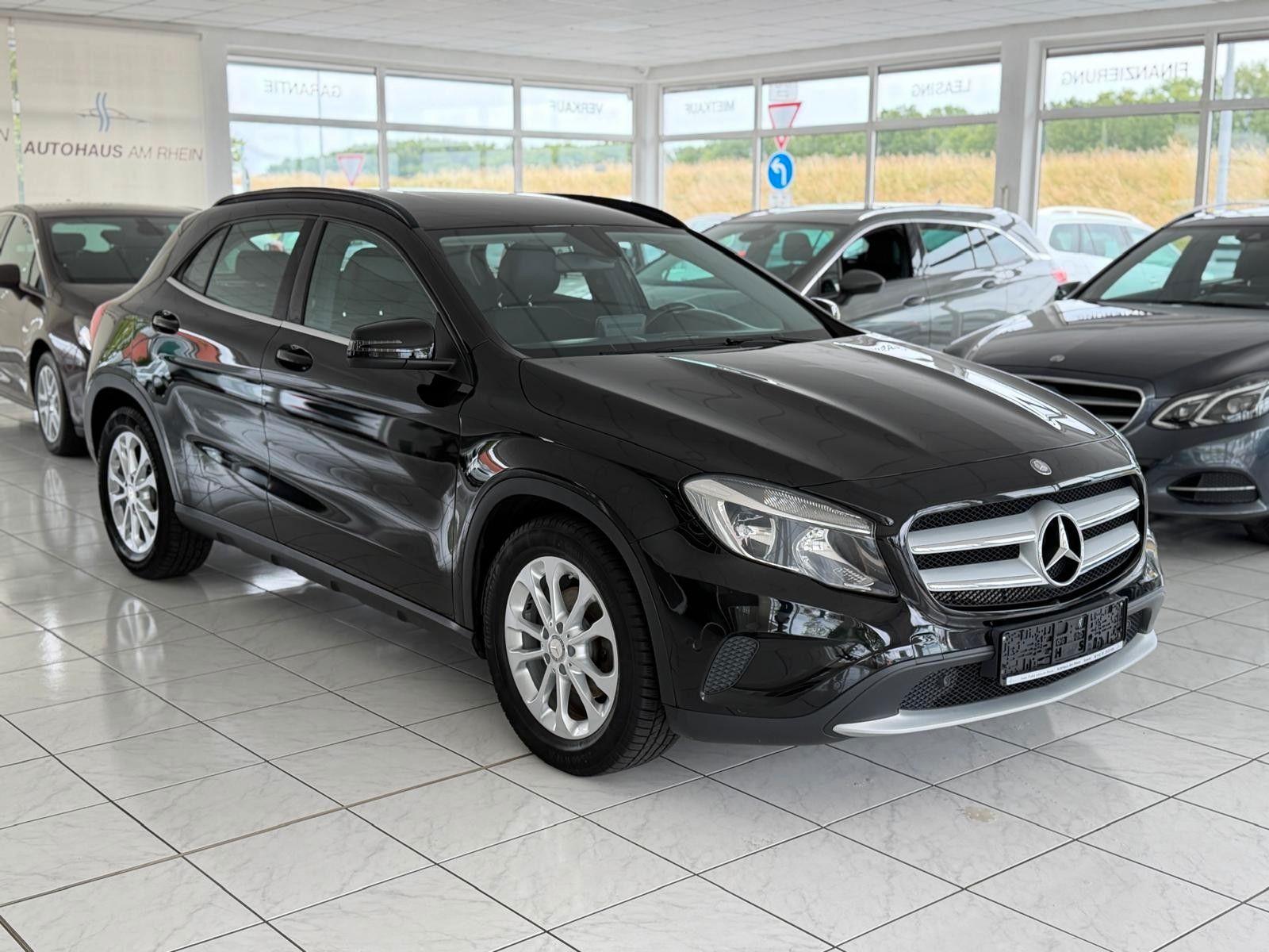 MERCEDES-BENZ GLA 220