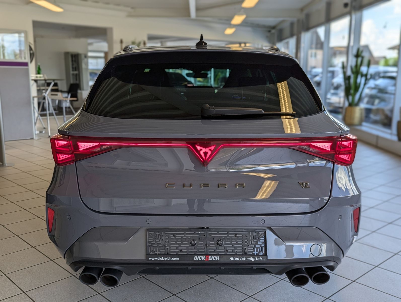 Fahrzeugabbildung CUPRA Leon 2.0 TSI 4D VZ Matrix Pano Sennheiser AHK 19