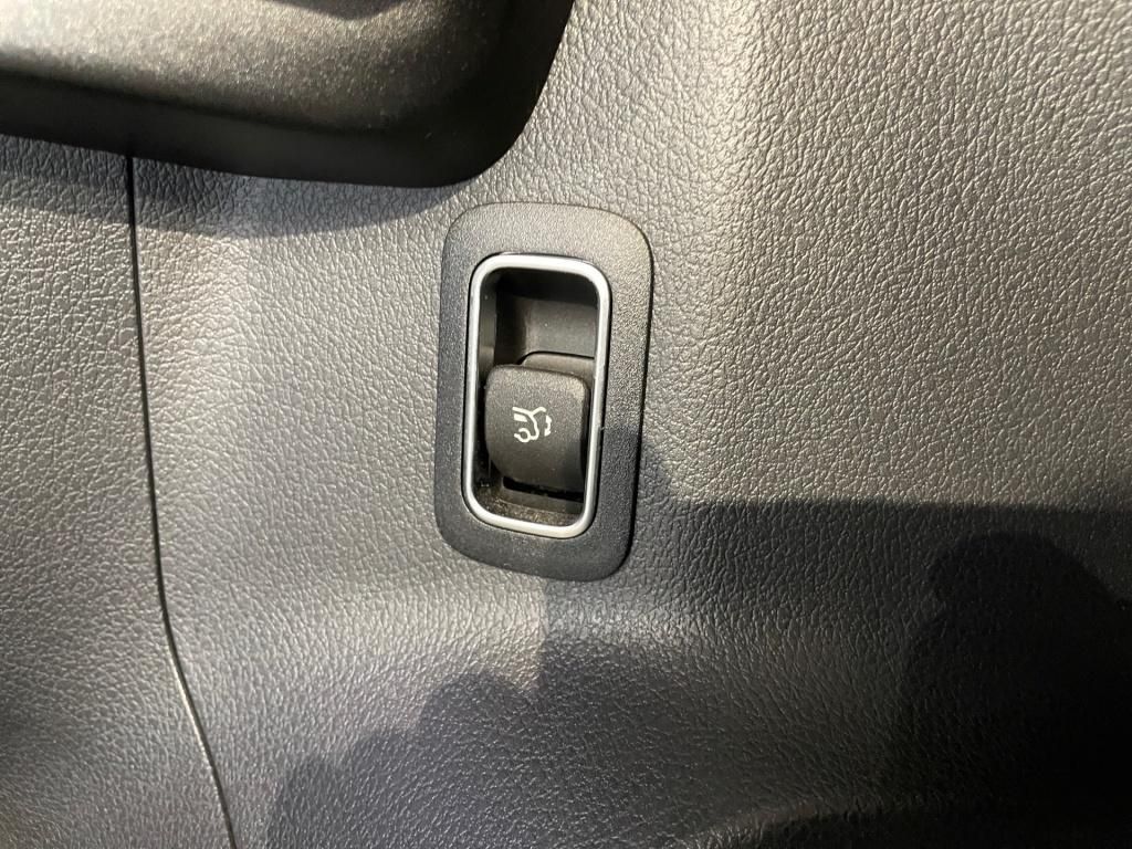 Fahrzeugabbildung Mercedes-Benz GLA 180 AMG AHK Pano LED KeyLess SHZ Sport Navi