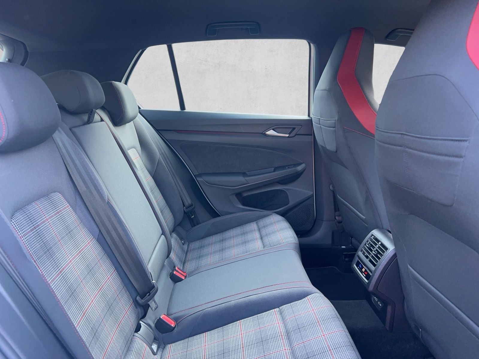 Golf VIII GTI 2.0 TSI DSG LED*CarPlay*Klima