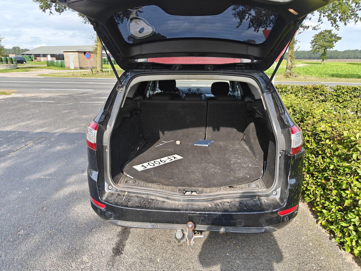 Ford Mondeo 2011 — photo 9