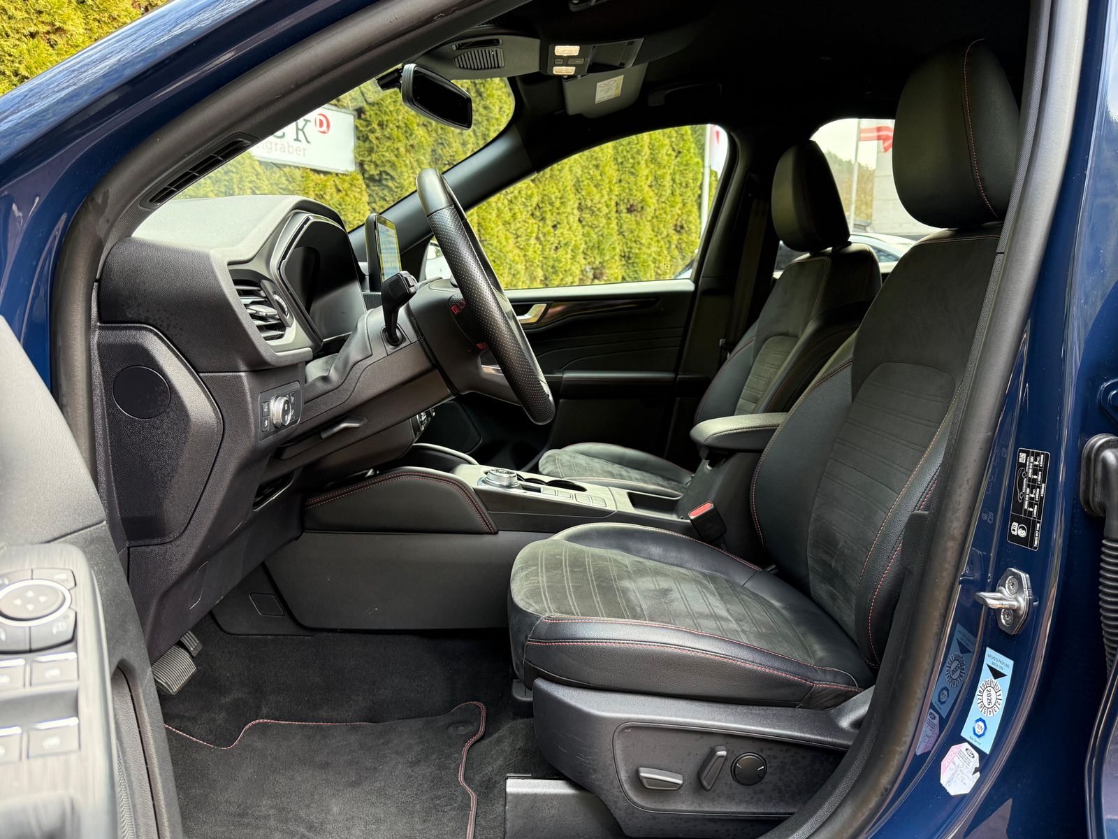 Fahrzeugabbildung Ford Kuga 2.0 PHEV ST-Line X LED+NAVI+SHZ+KAM+AHK+HuD