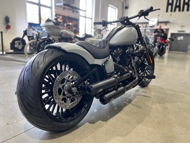 Fahrzeugabbildung Harley-Davidson FXBR Breakout 117cui Gray Thunder Umbau