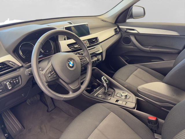 Fahrzeugabbildung BMW X1 sDrive 18i Automatik+Navi+DAB+AHK+PDC